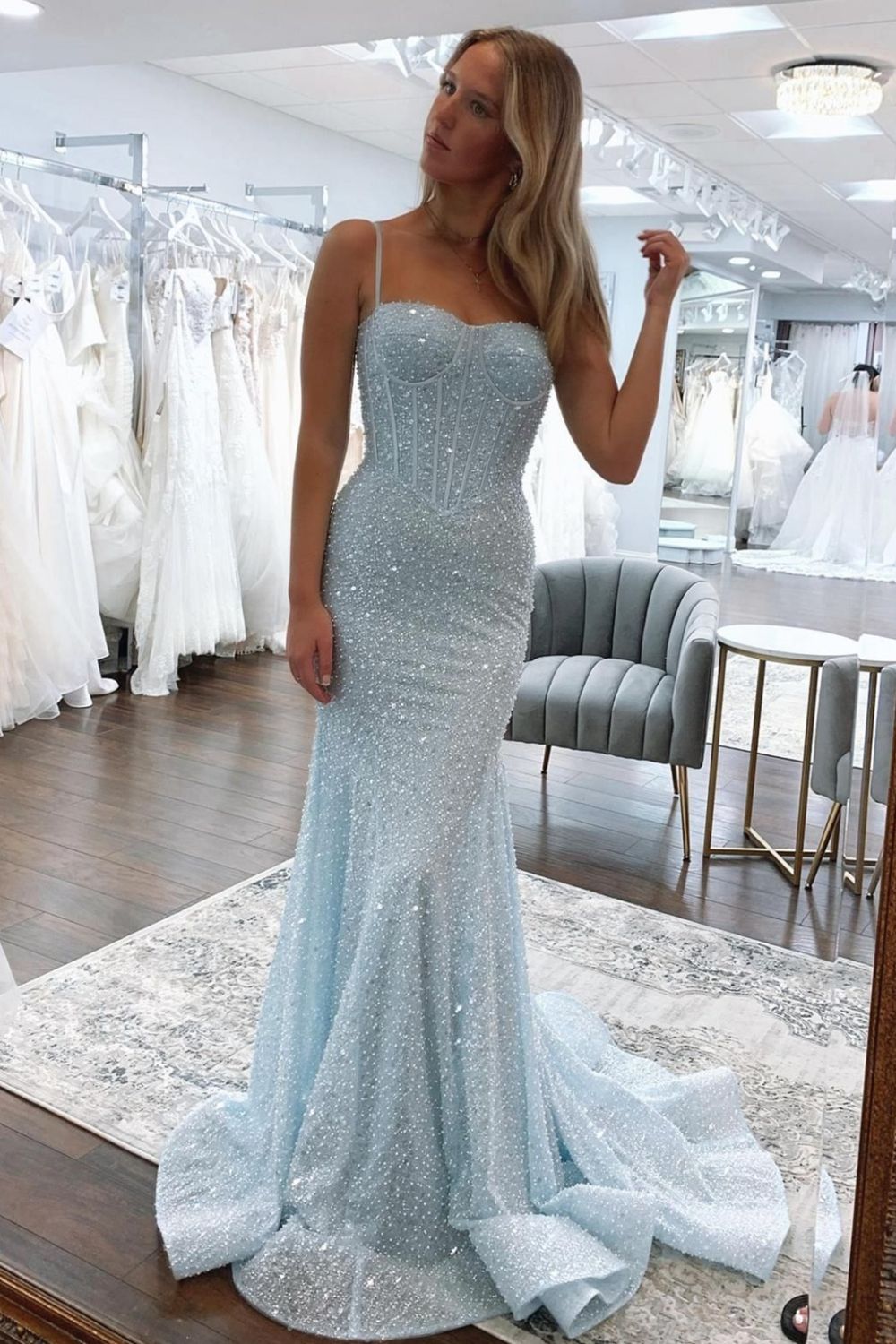 Vestido de fiesta largo con cuentas y tirantes finos de sirena azul claro brillante de Weitese